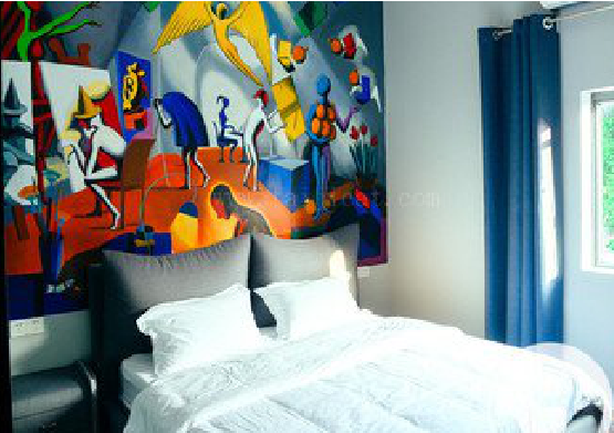 昭觉对于酒店的墙体彩绘而言更注重哪些方面？